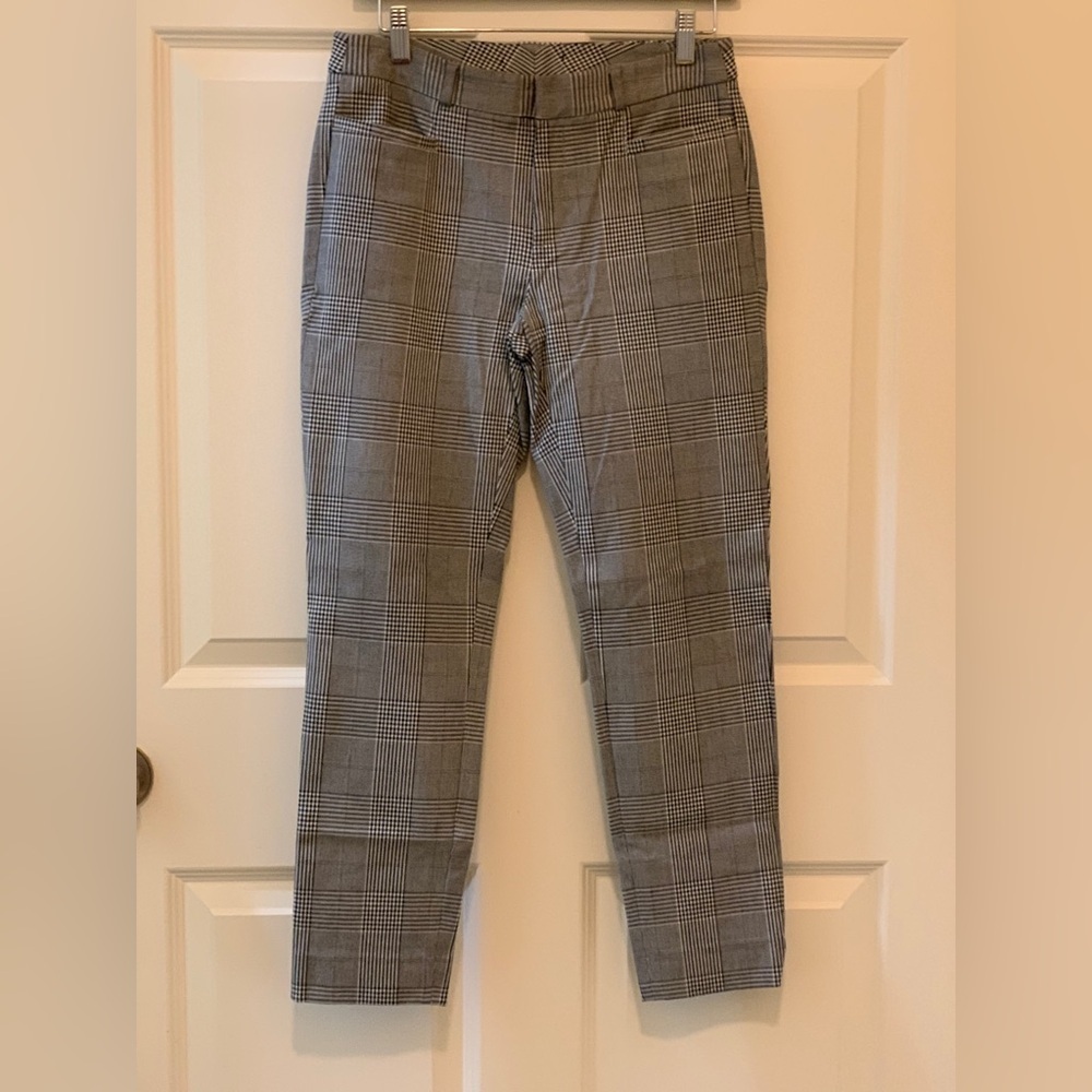 Banana Republic Black and White Sloan Skinny Ankle Pants.     Size-4